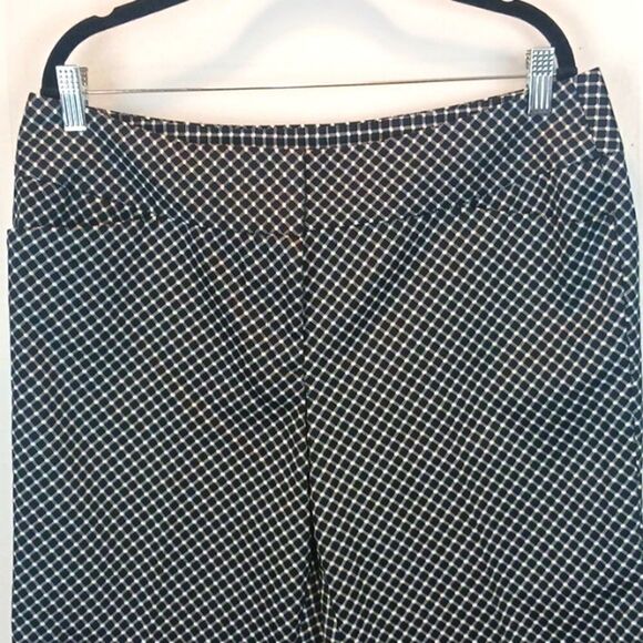 Worthington Women's Modern Fit black and white diamond pattern capri pants sz 12 - Picture 2 of 9